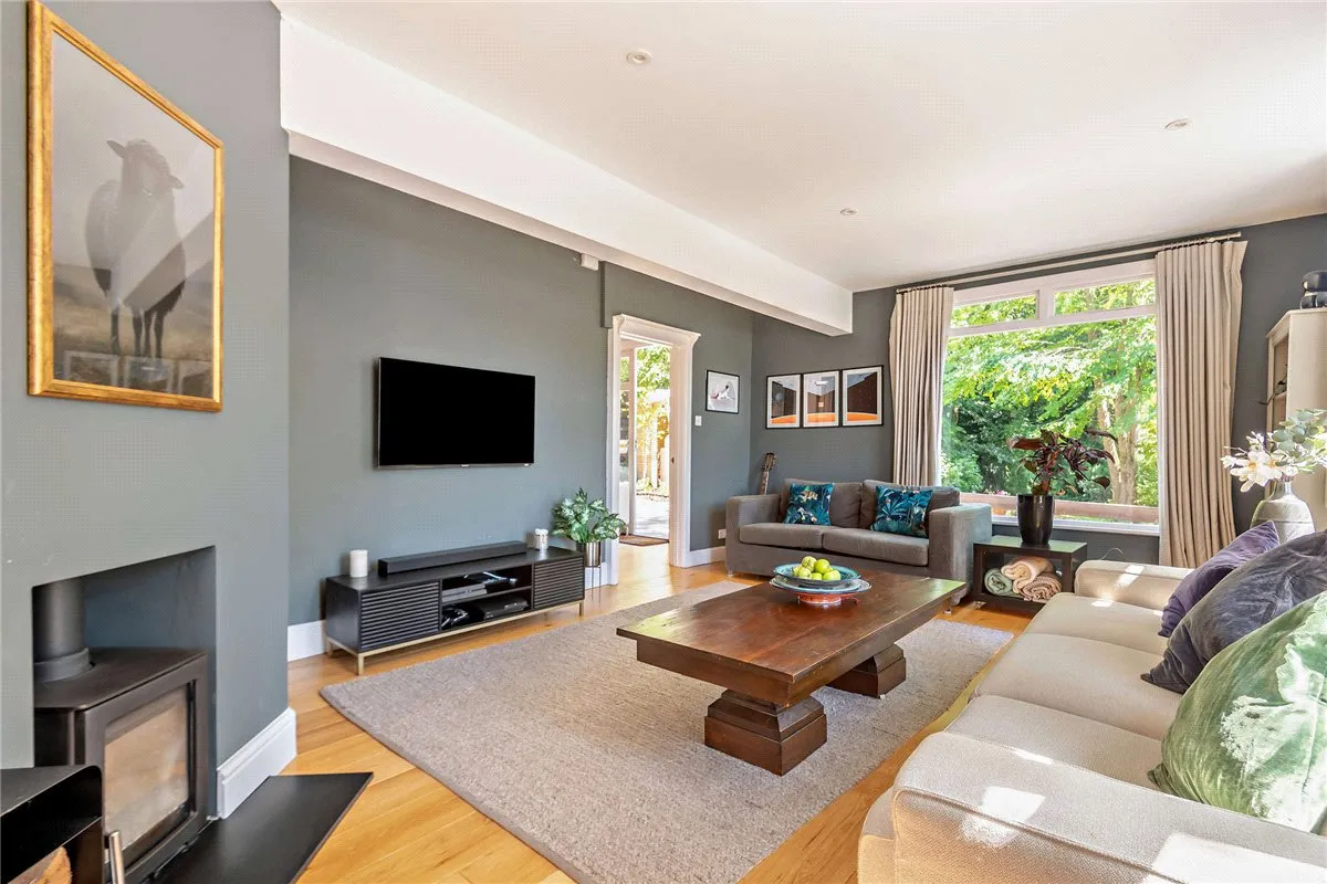 Andover Road, RG14, photo 2