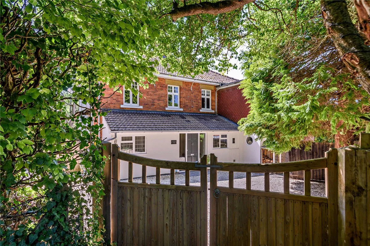 5 bed house for sale, Andover Road, RG14