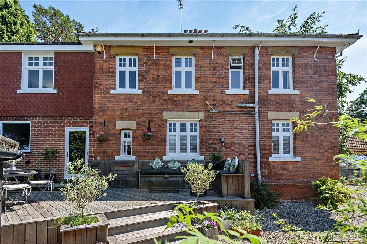 Andover Road, RG14, photo 28