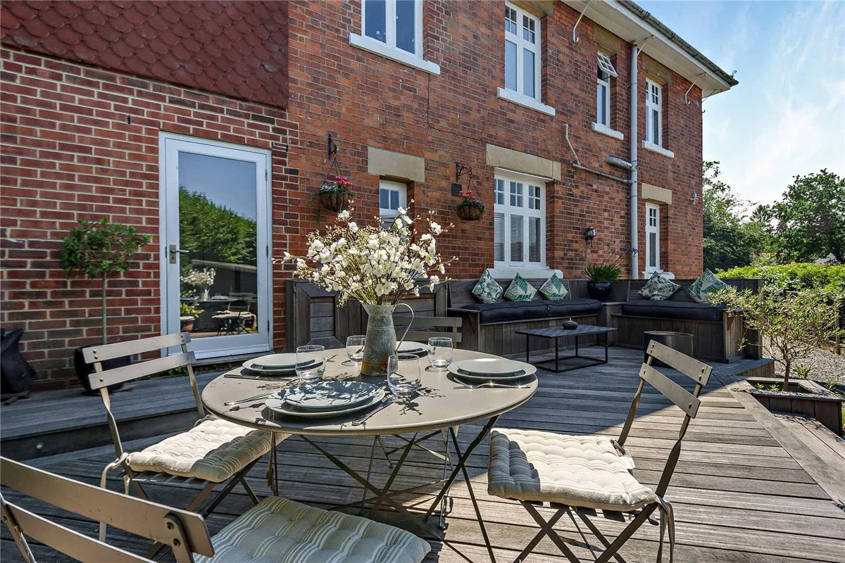 Andover Road, RG14, photo 24