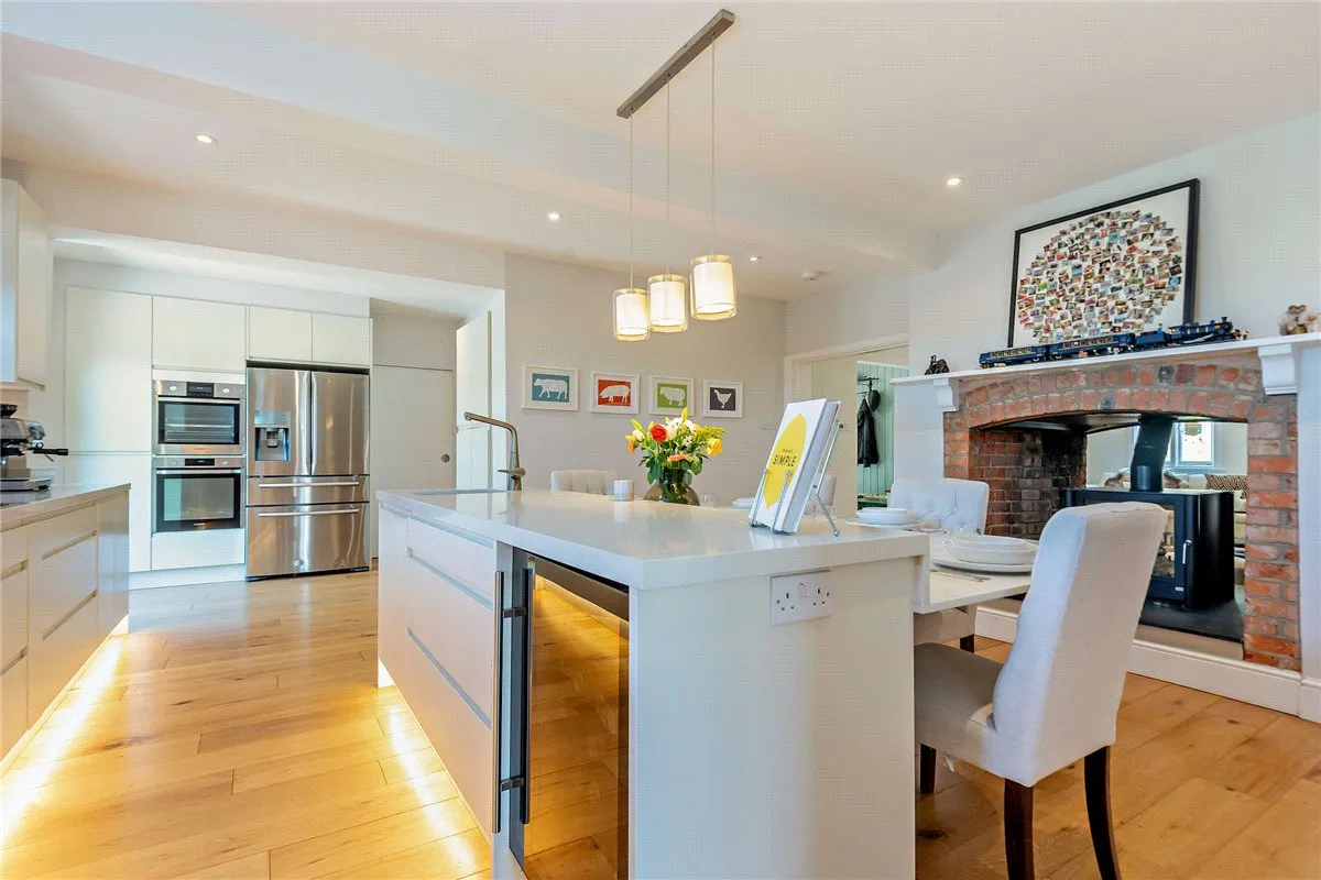 Andover Road, RG14, photo 7