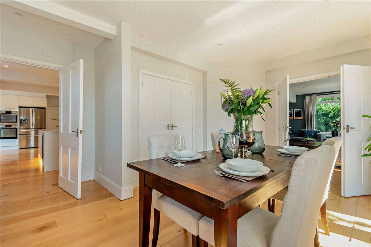 Andover Road, RG14, photo 11