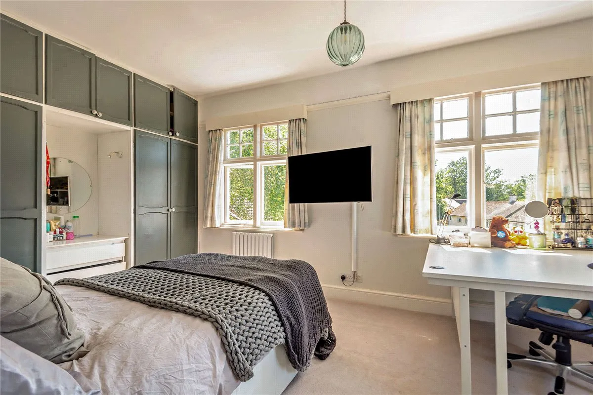 Andover Road, RG14, photo 19
