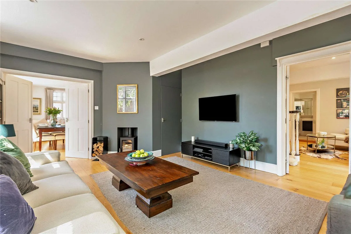 Andover Road, RG14, photo 10