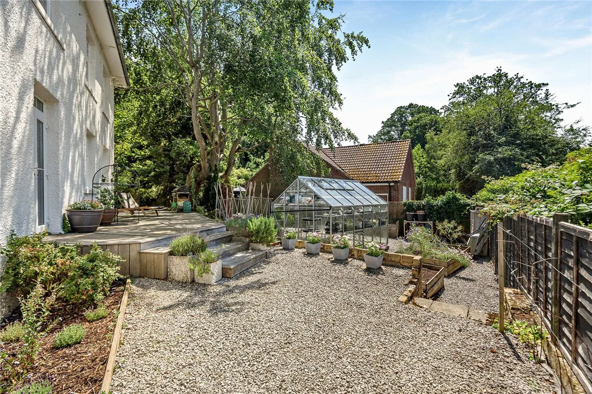 Andover Road, RG14, photo 34