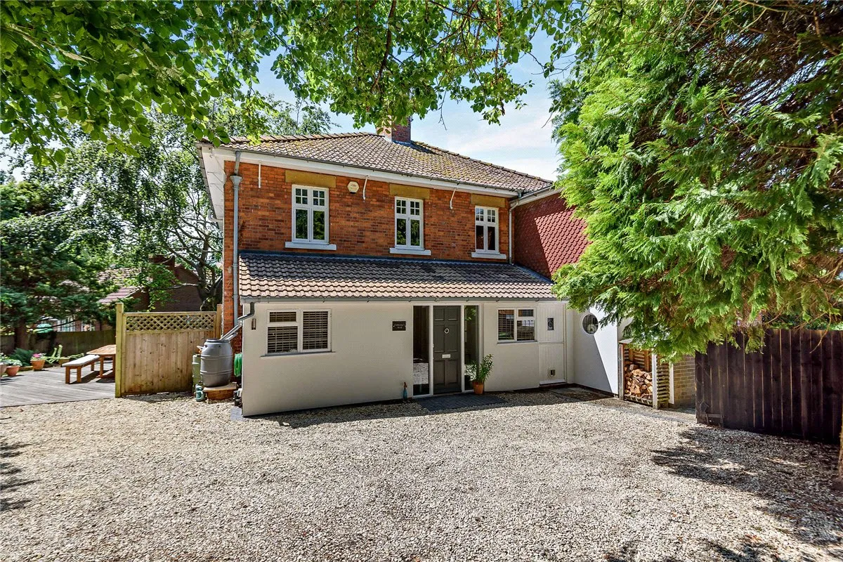 Andover Road, RG14, photo 27