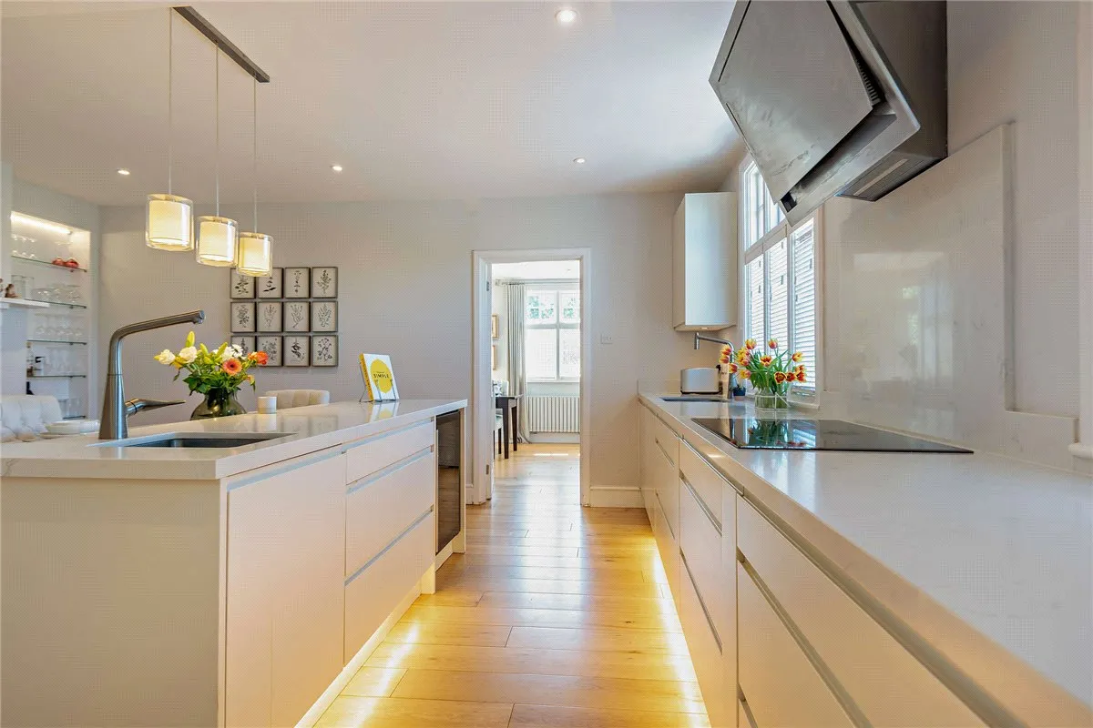 Andover Road, RG14, photo 6