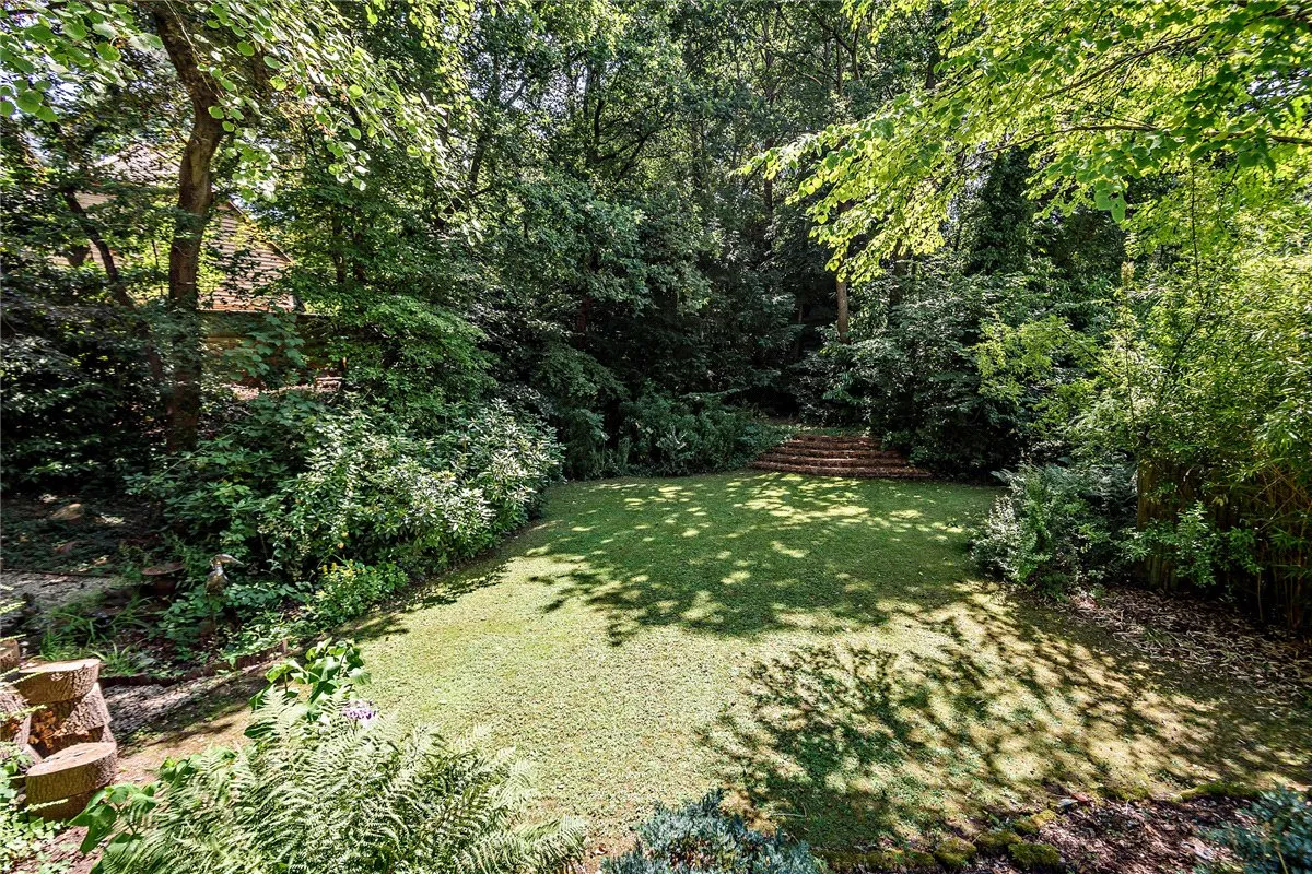 Andover Road, RG14, photo 31