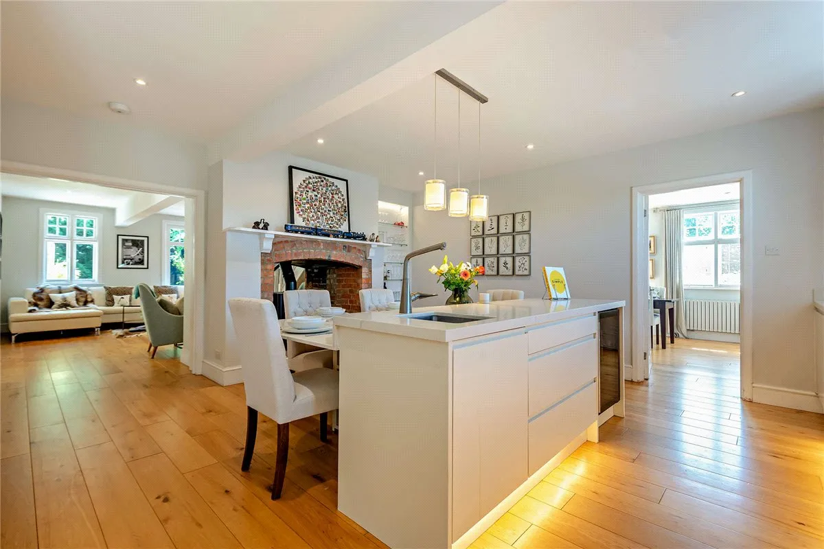 Andover Road, RG14, photo 3