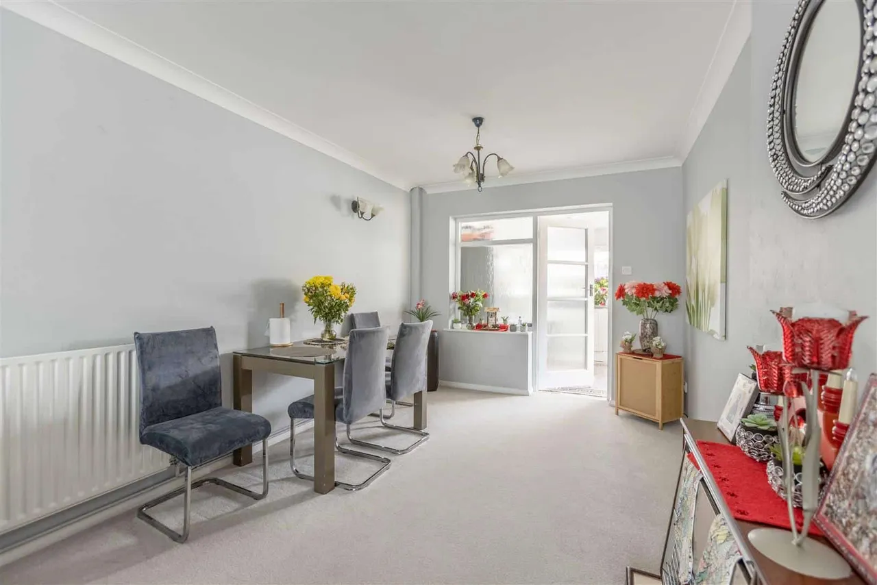 Priors Road, Windsor, SL4 4PD, photo 3