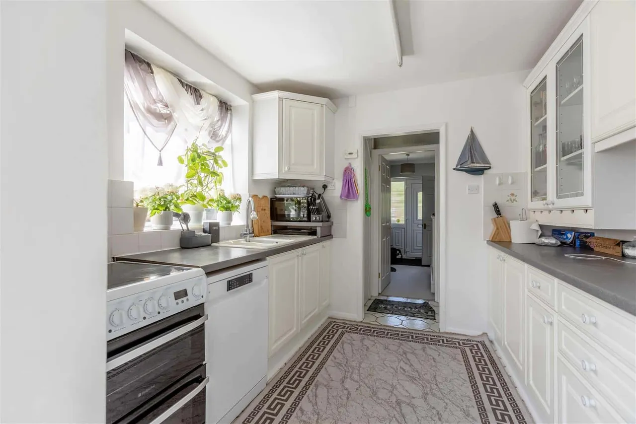 Priors Road, Windsor, SL4 4PD, photo 4