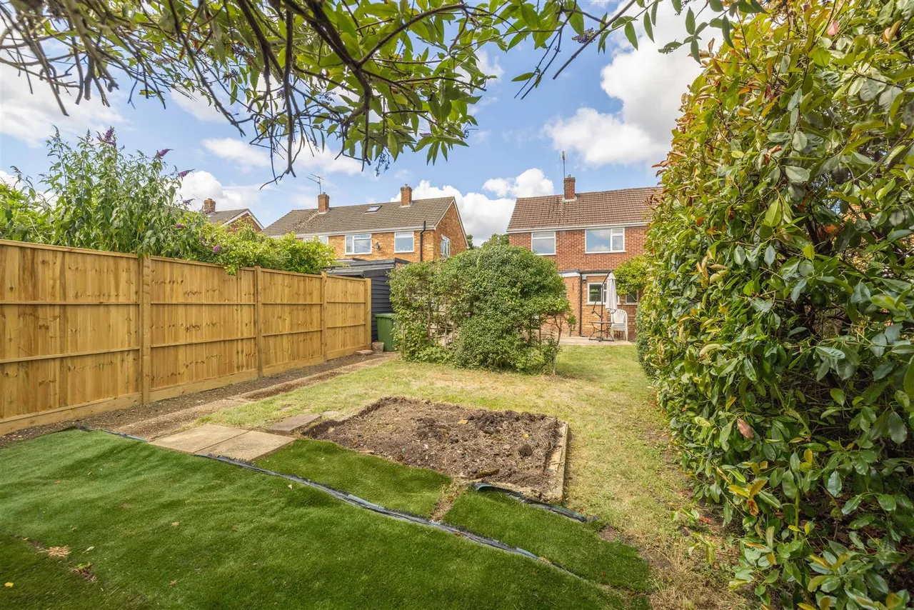 3 bed house for sale — Priors Road, Windsor, SL4 4PD