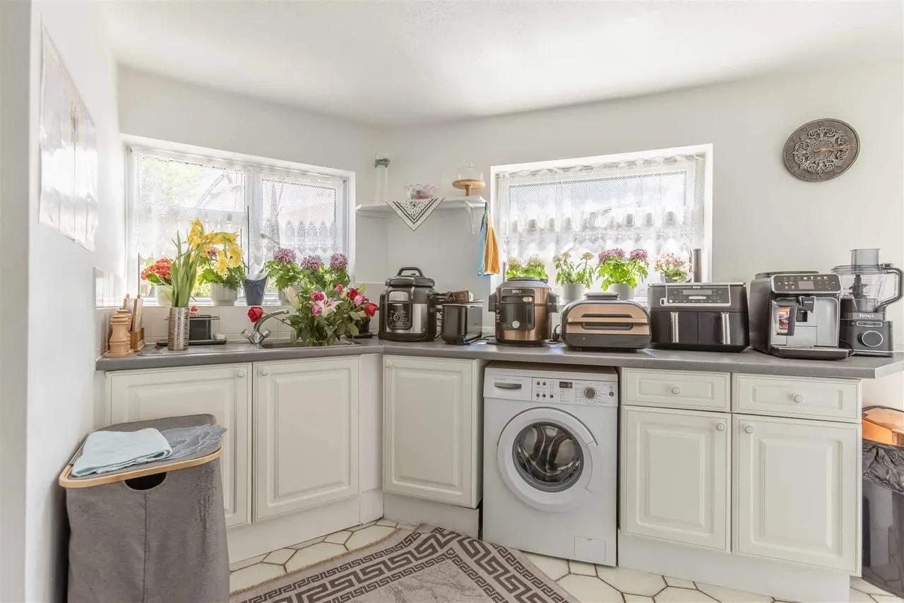Priors Road, Windsor, SL4 4PD, photo 12