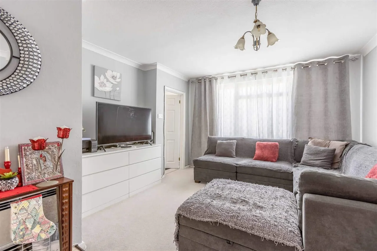 Priors Road, Windsor, SL4 4PD, photo 2