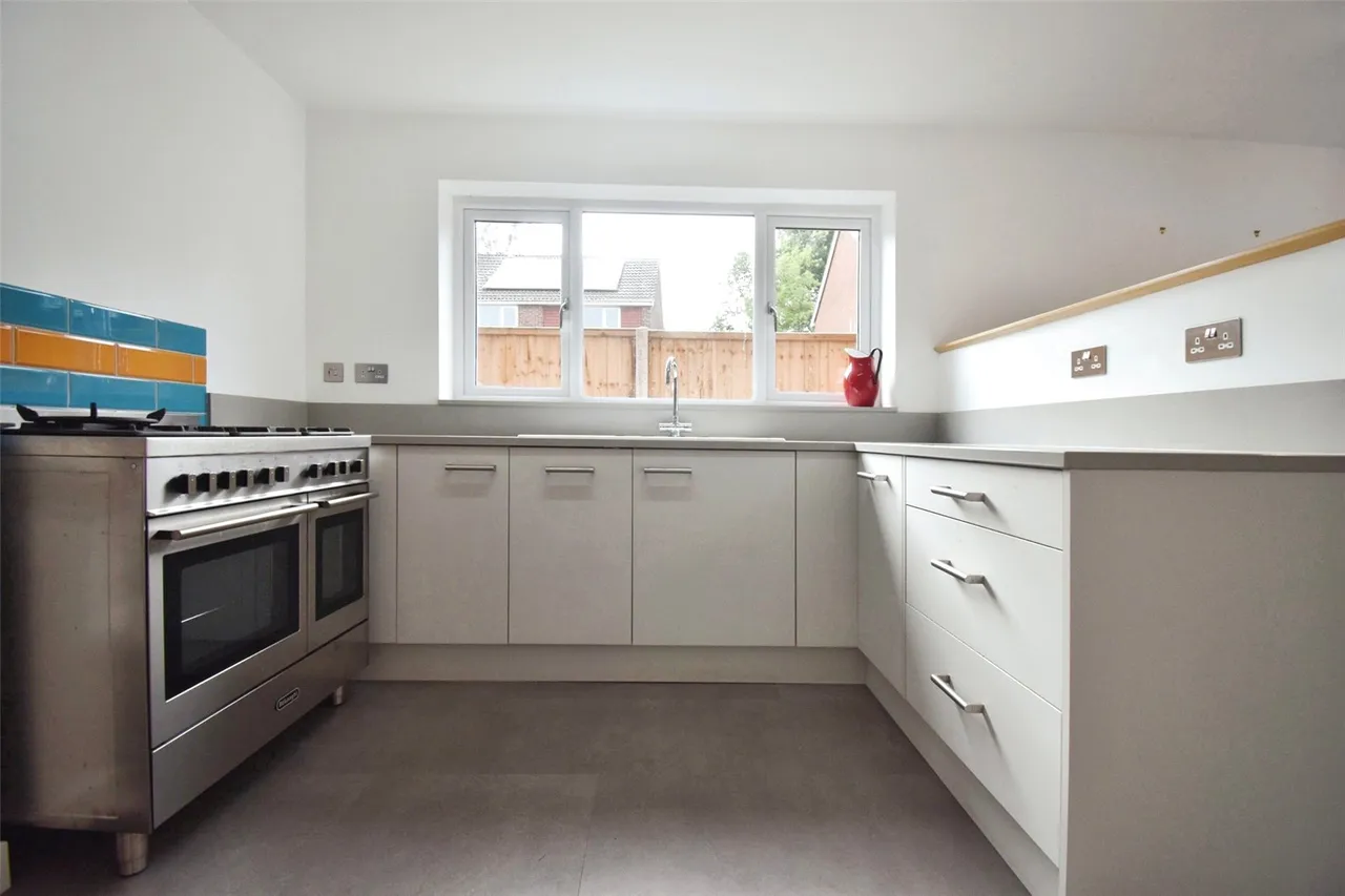 Willow Way, Farnham, Surrey, GU9 0NU, photo 14