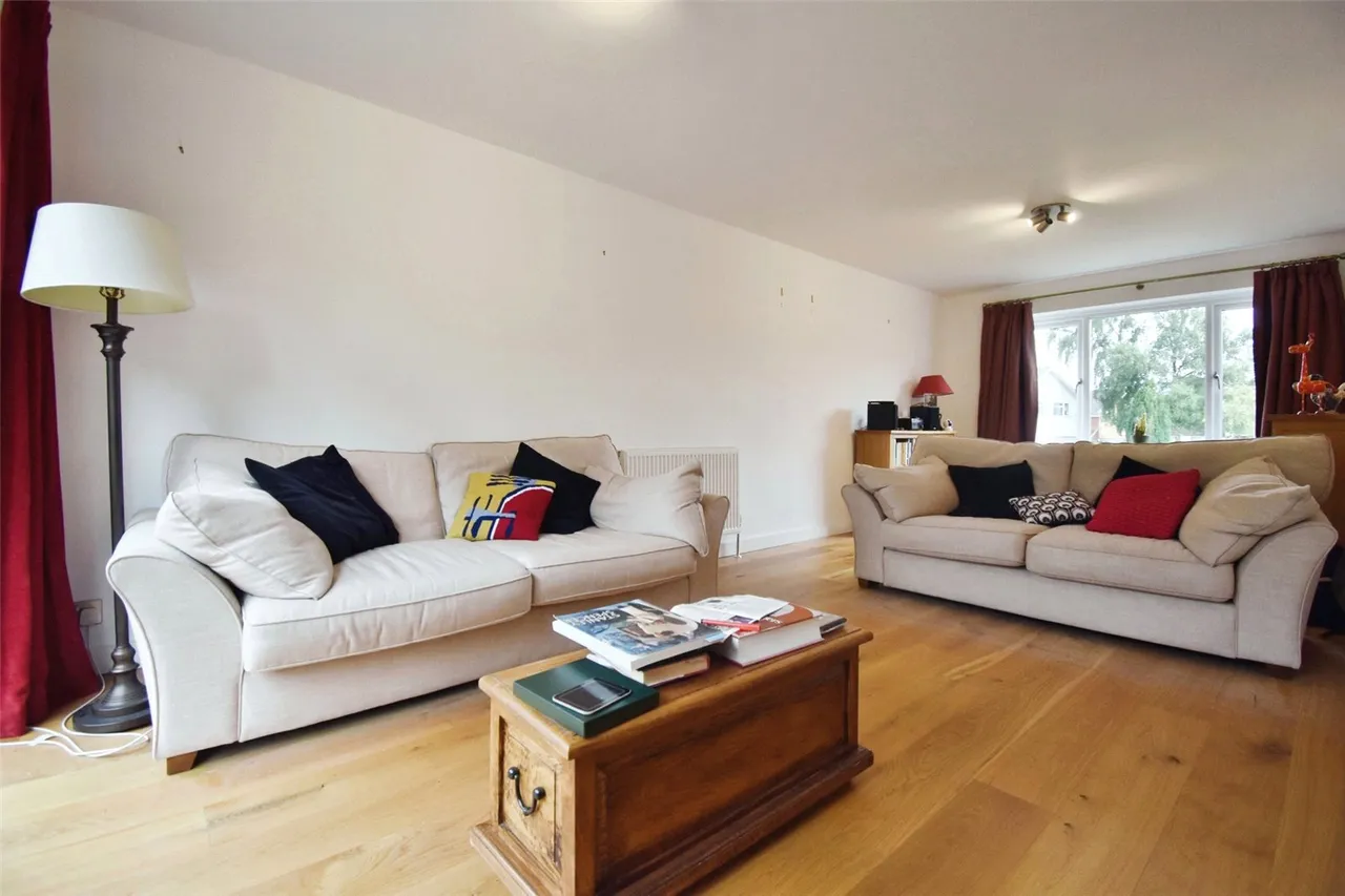 Willow Way, Farnham, Surrey, GU9 0NU, photo 3