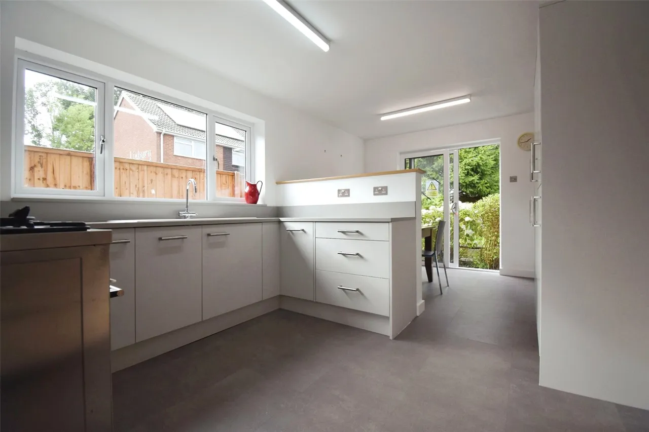 Willow Way, Farnham, Surrey, GU9 0NU, photo 15
