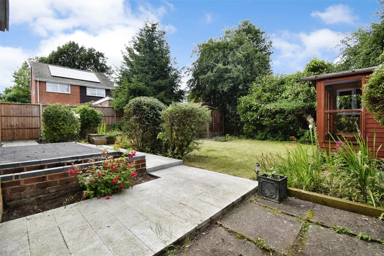 Willow Way, Farnham, Surrey, GU9 0NU, photo 4
