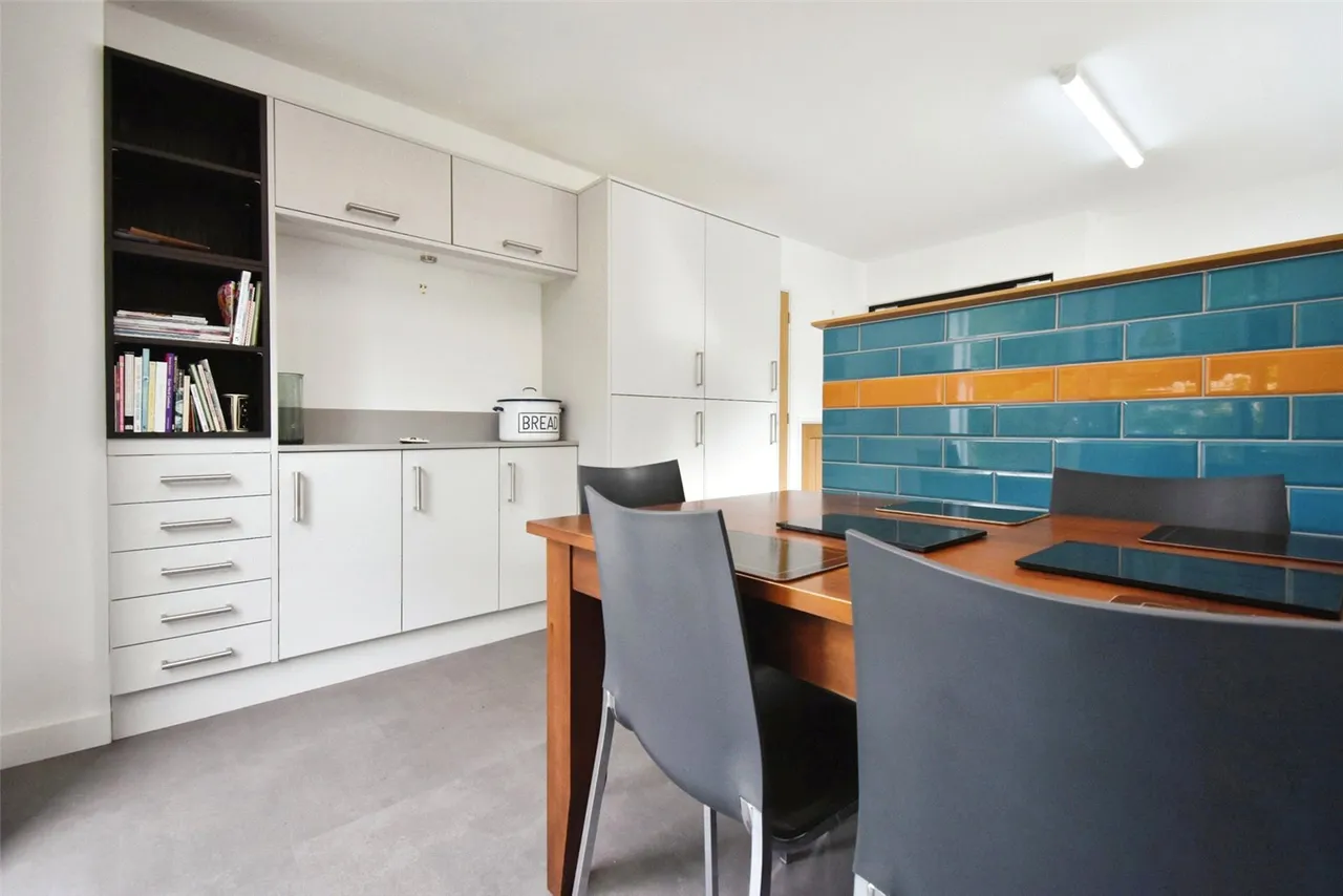 Willow Way, Farnham, Surrey, GU9 0NU, photo 8