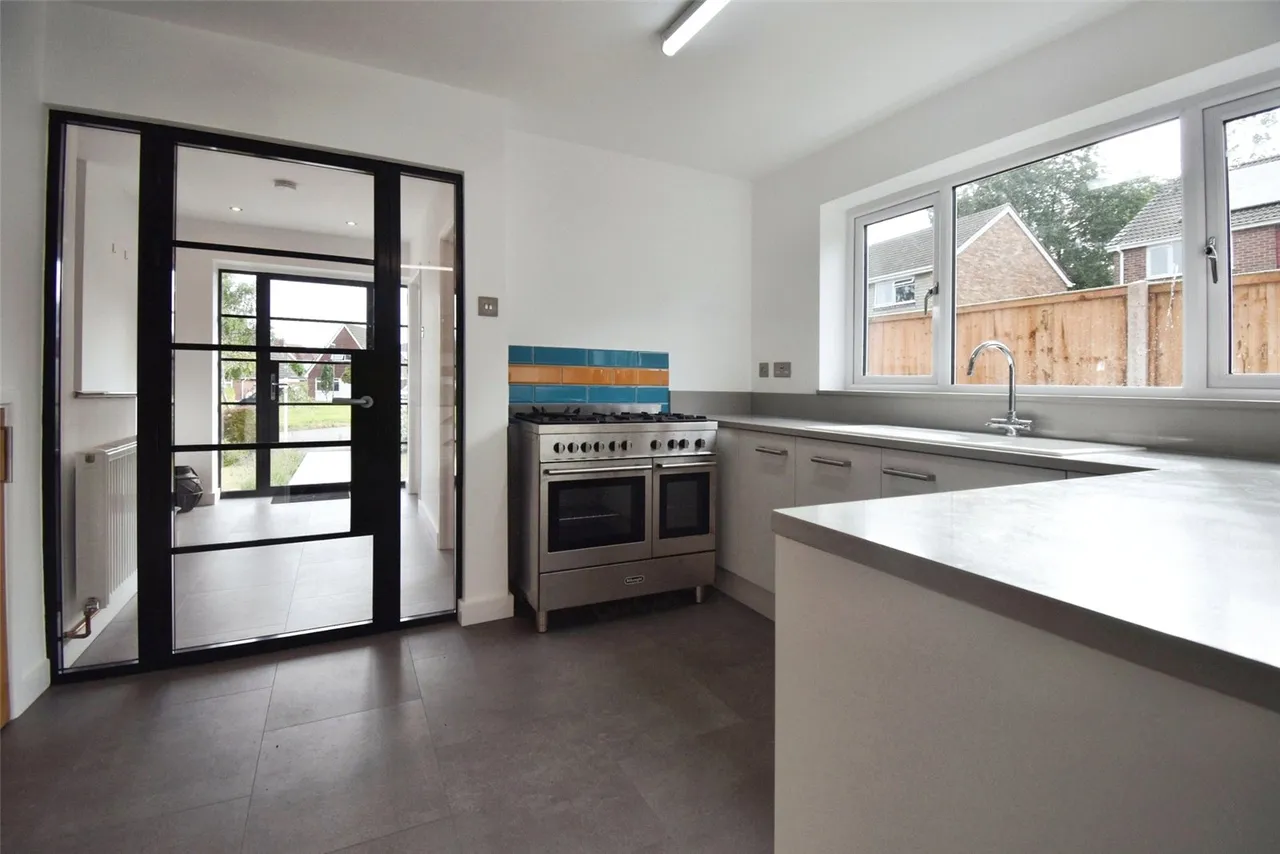 Willow Way, Farnham, Surrey, GU9 0NU, photo 6