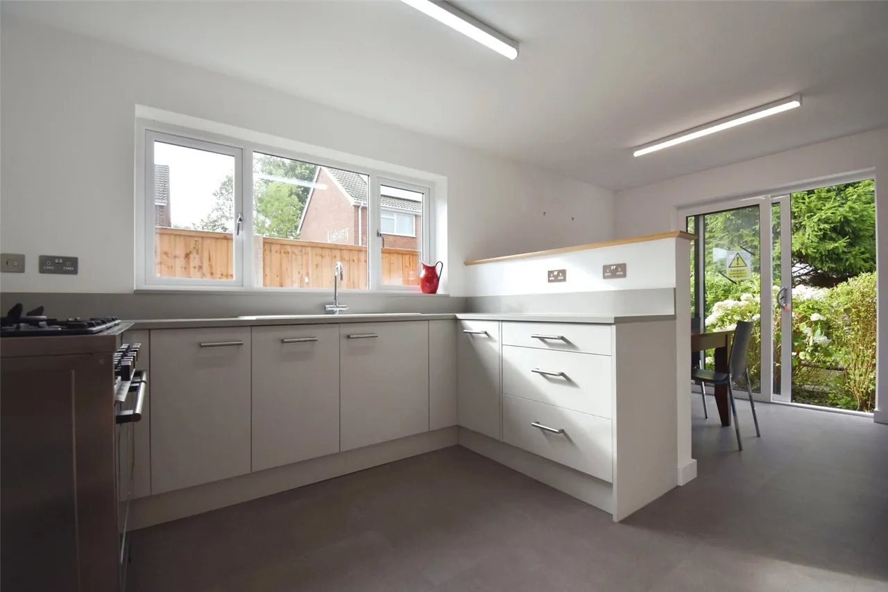 Willow Way, Farnham, Surrey, GU9 0NU, photo 7