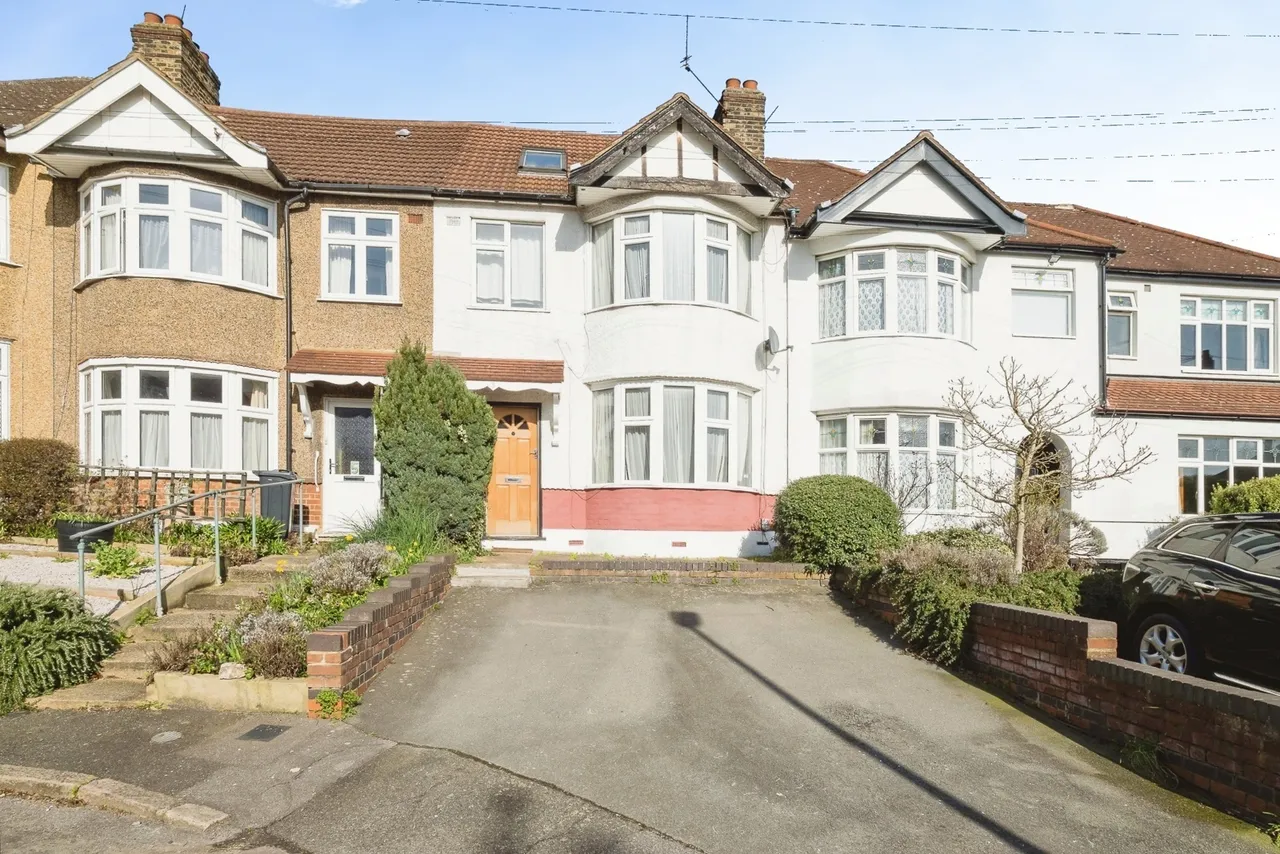 4 bed house for sale — Meadway, Woodford Green, IG8