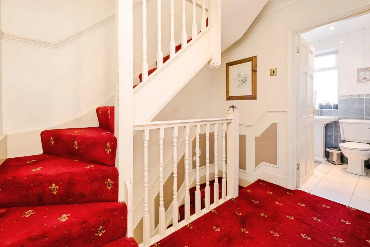 Meadway, Woodford Green, IG8, photo 18
