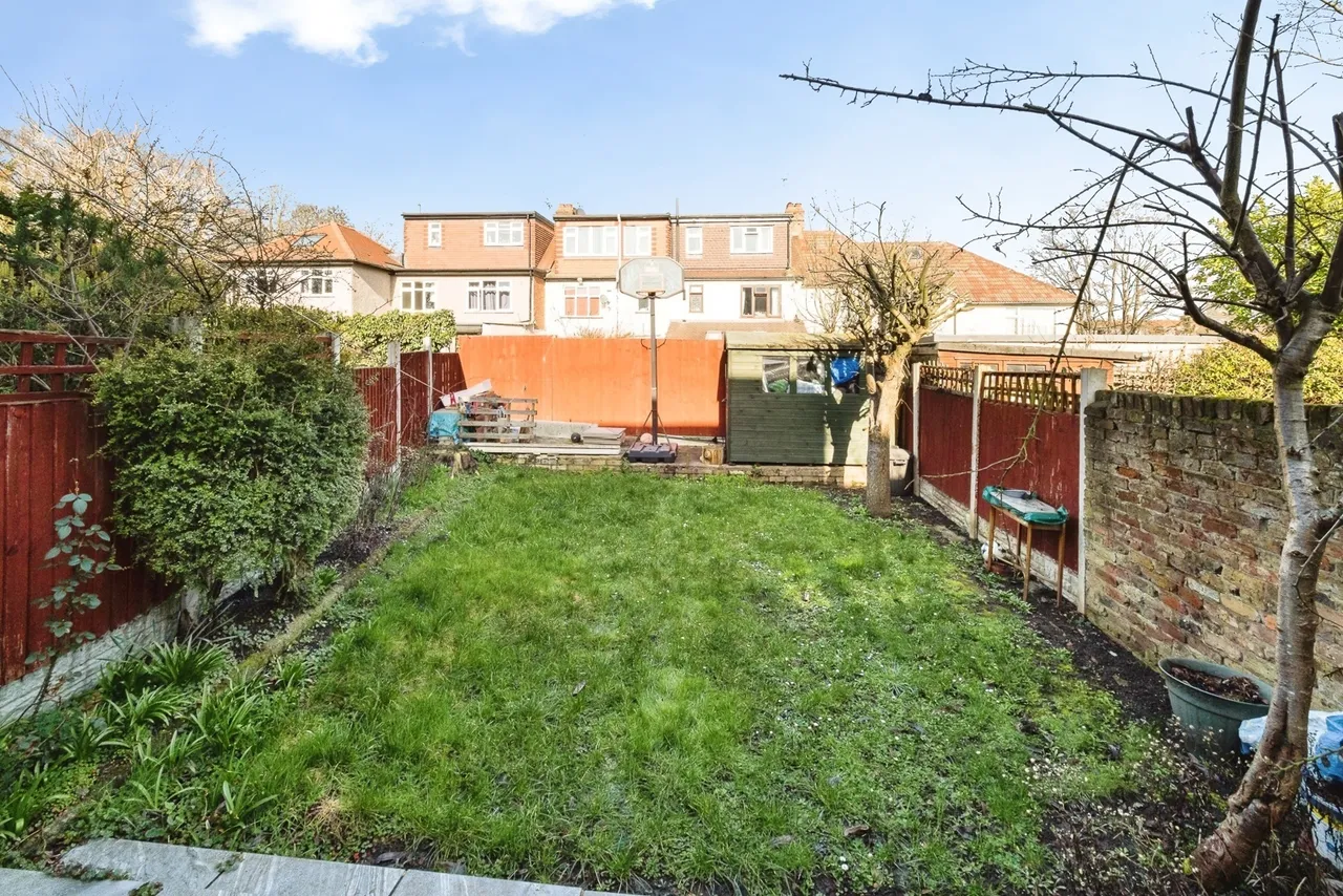 Meadway, Woodford Green, IG8, photo 12