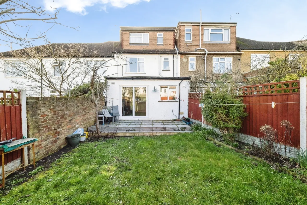 Meadway, Woodford Green, IG8, photo 13