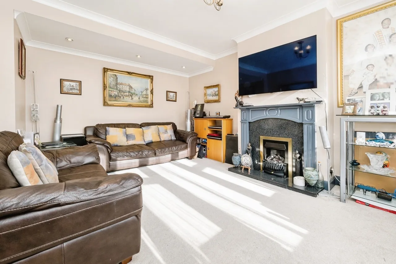 Meadway, Woodford Green, IG8, photo 5