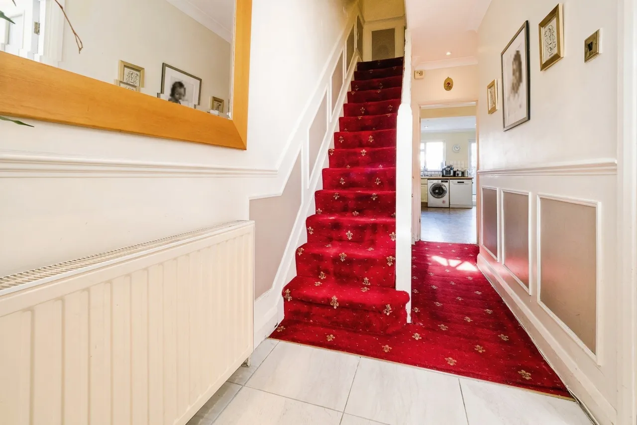 Meadway, Woodford Green, IG8, photo 14