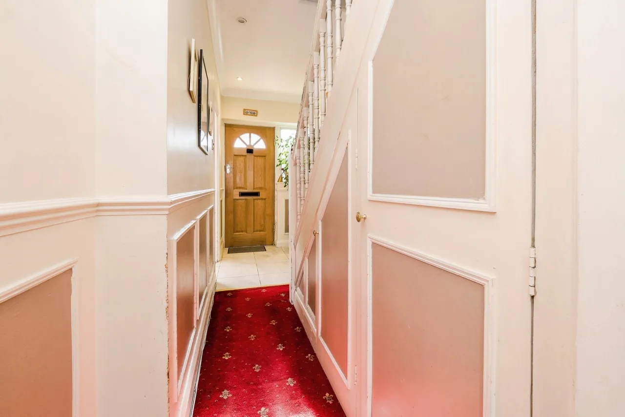 Meadway, Woodford Green, IG8, photo 17