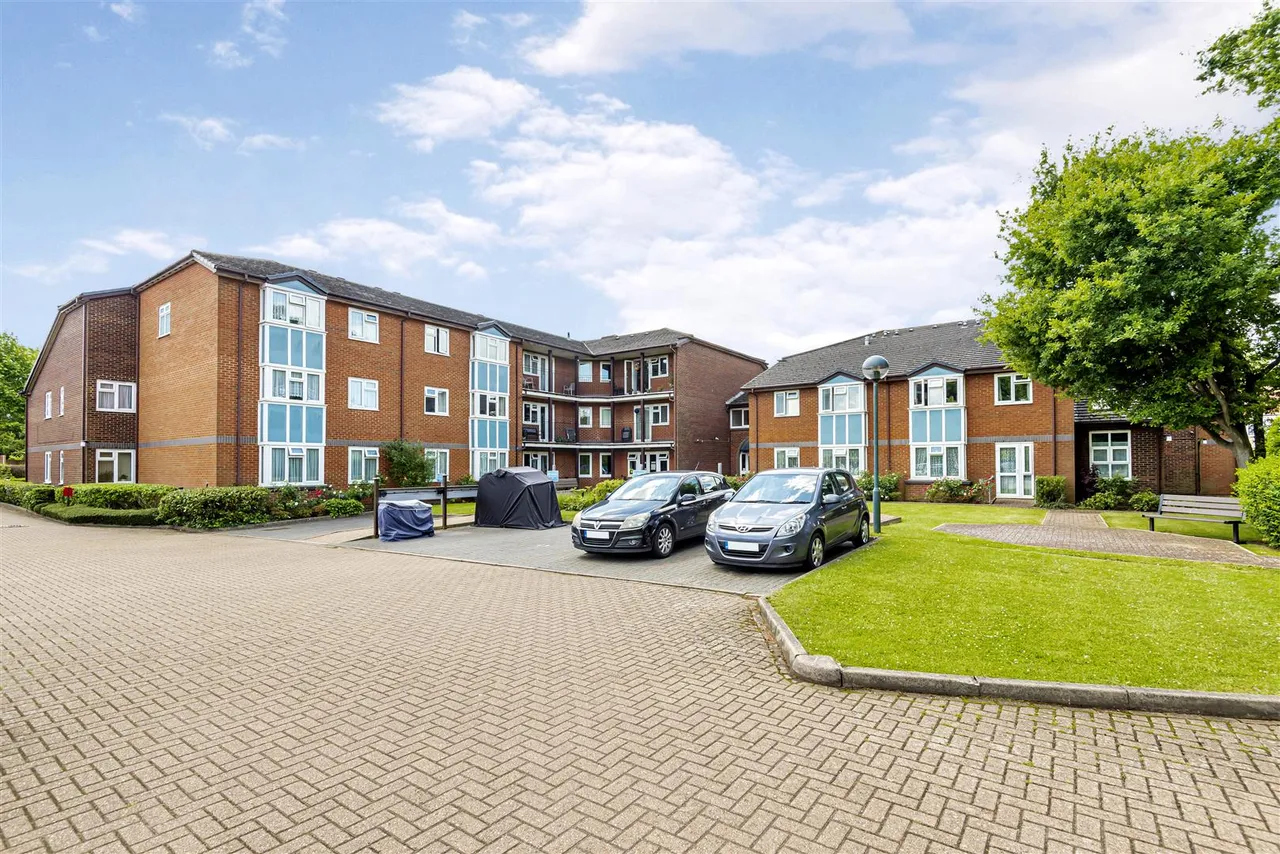 Furzehill Road, Borehamwood, WD6, photo 13