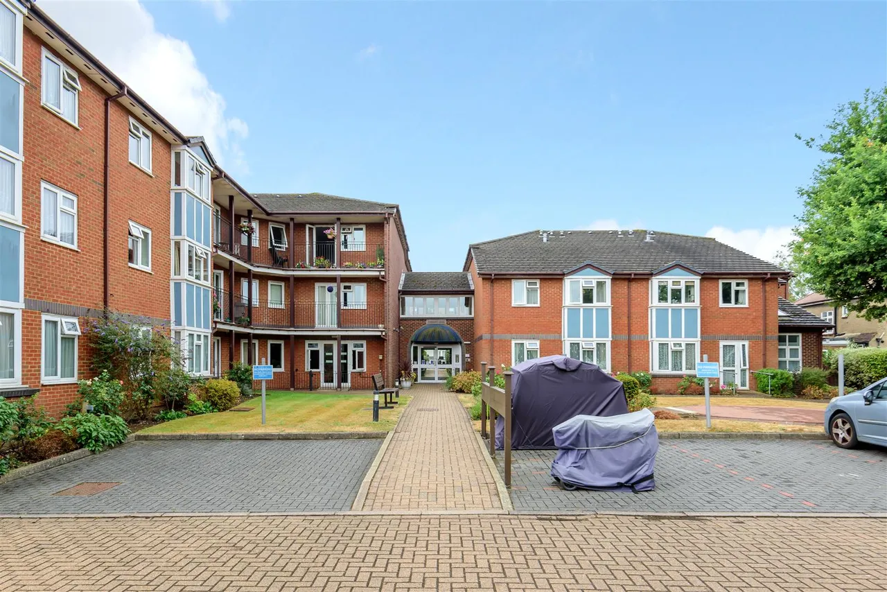 Furzehill Road, Borehamwood, WD6, photo 14