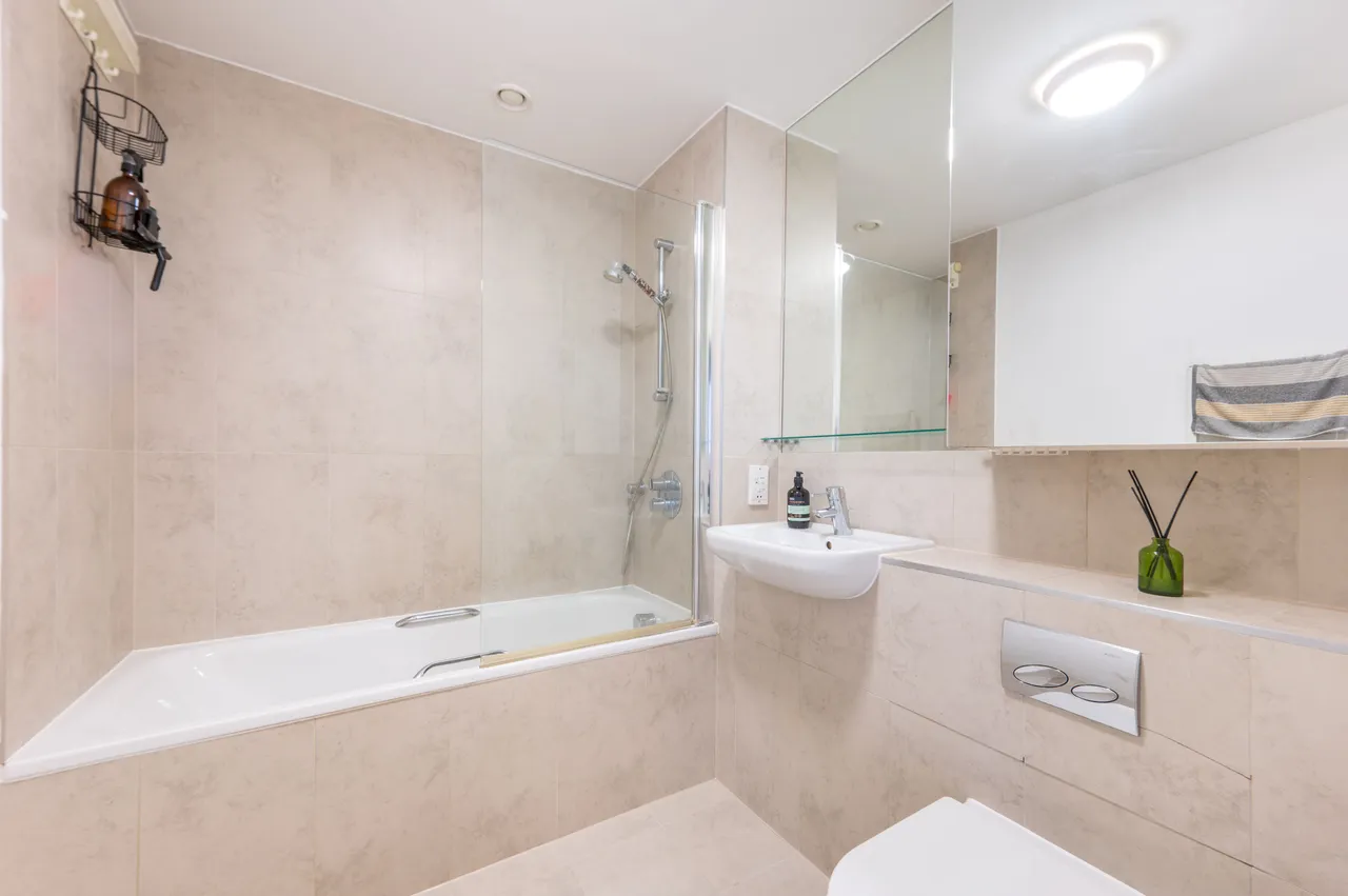 Flat 223, Quadrant Court, Empire Way, Wembley, photo 4