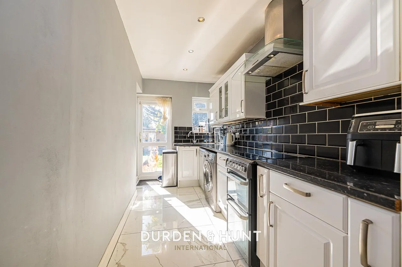 Flora Gardens, Chadwell Heath, RM6, photo 6