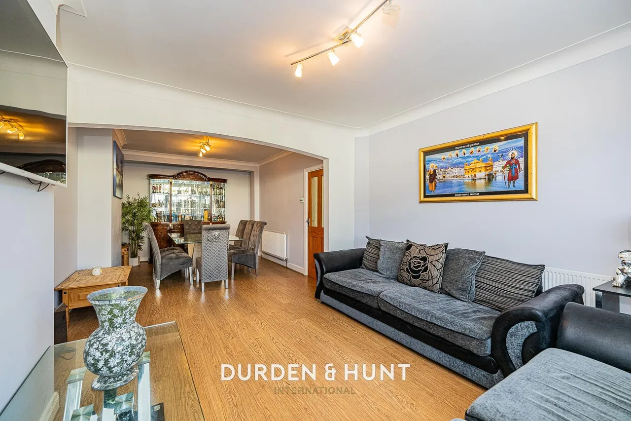 Flora Gardens, Chadwell Heath, RM6, photo 2
