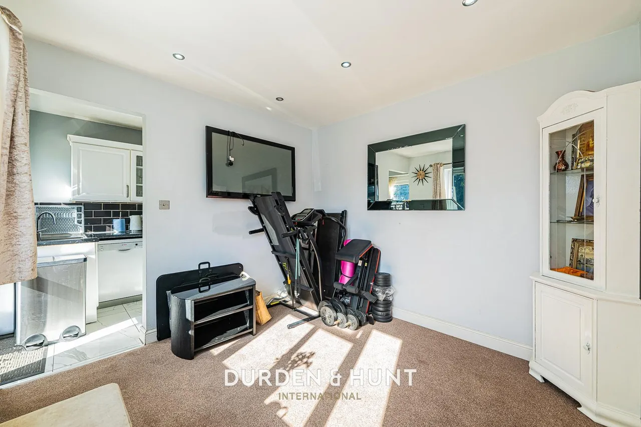 Flora Gardens, Chadwell Heath, RM6, photo 8
