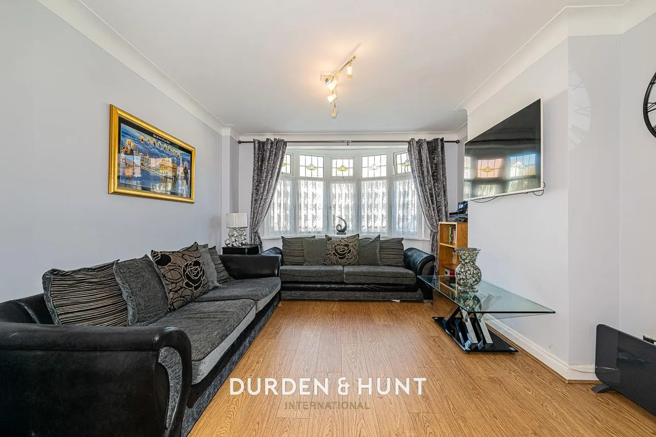 Flora Gardens, Chadwell Heath, RM6, photo 3