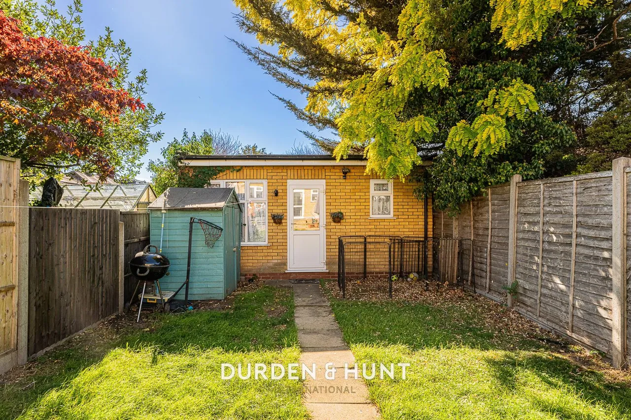 Flora Gardens, Chadwell Heath, RM6, photo 20