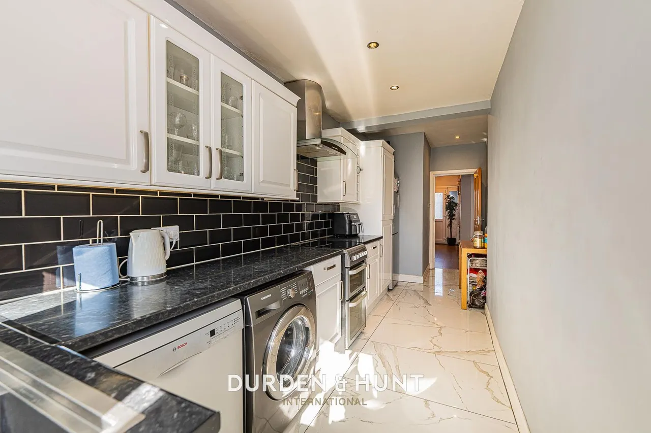 Flora Gardens, Chadwell Heath, RM6, photo 5