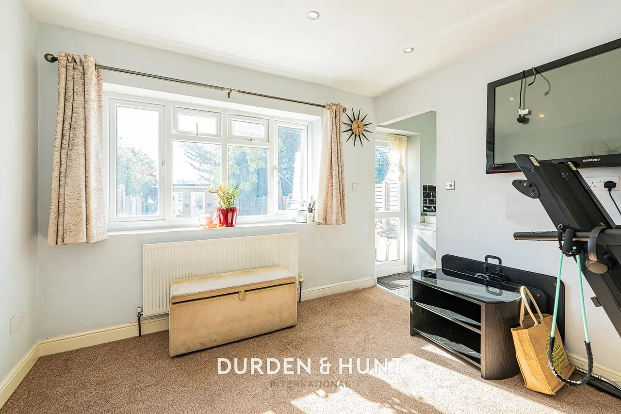Flora Gardens, Chadwell Heath, RM6, photo 7