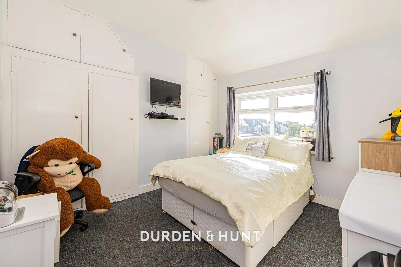Flora Gardens, Chadwell Heath, RM6, photo 13