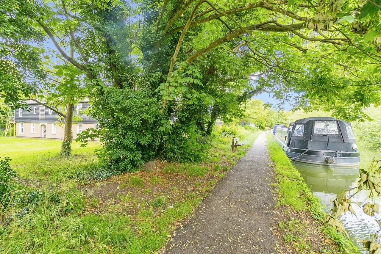 Campion, Great Linford, Milton Keynes, Buckinghamshire, MK14, photo 2