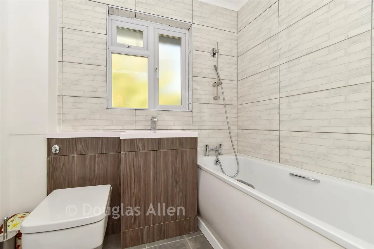 Hereward Green, Loughton, IG10, photo 7