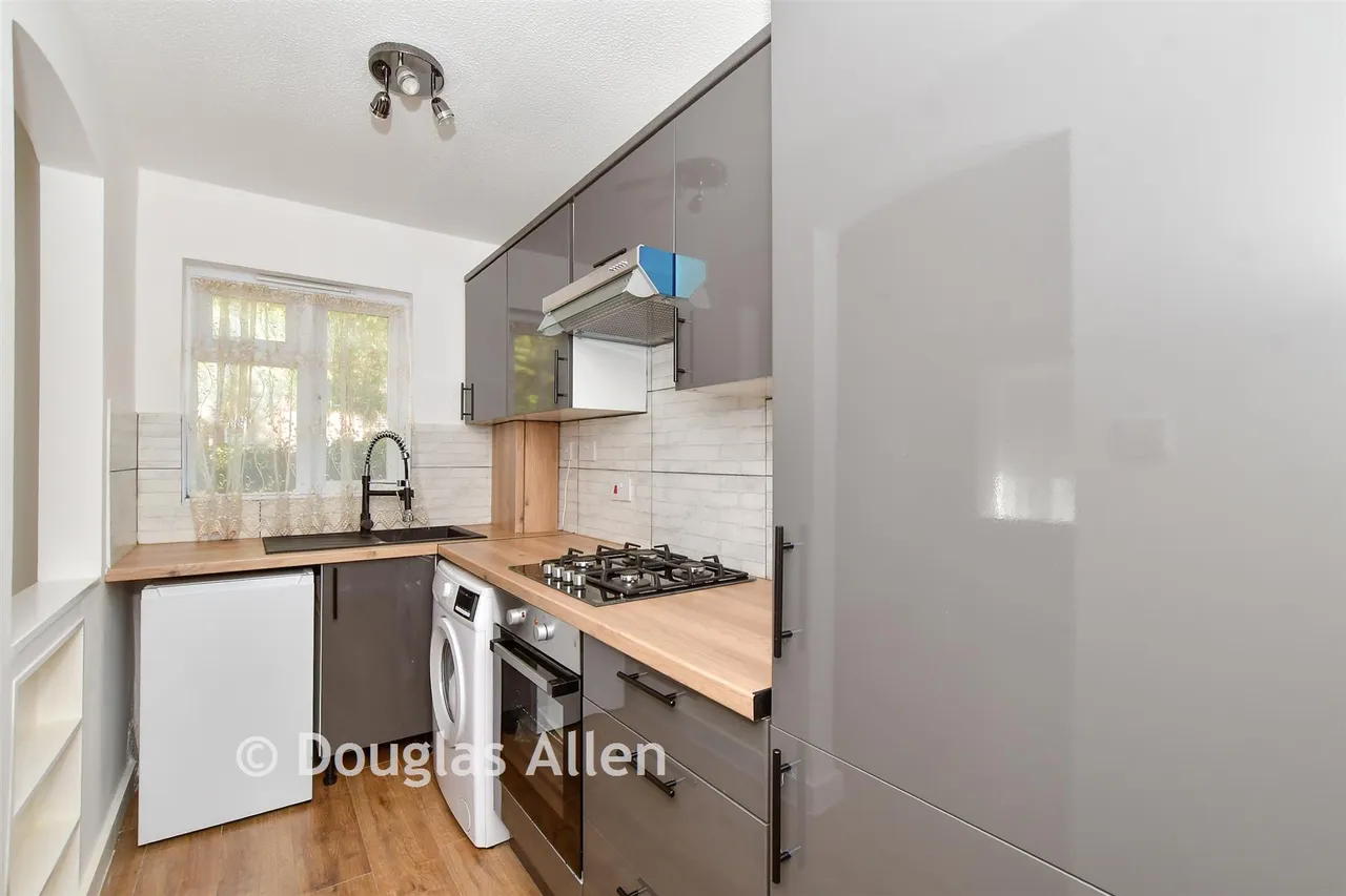 Hereward Green, Loughton, IG10, photo 4
