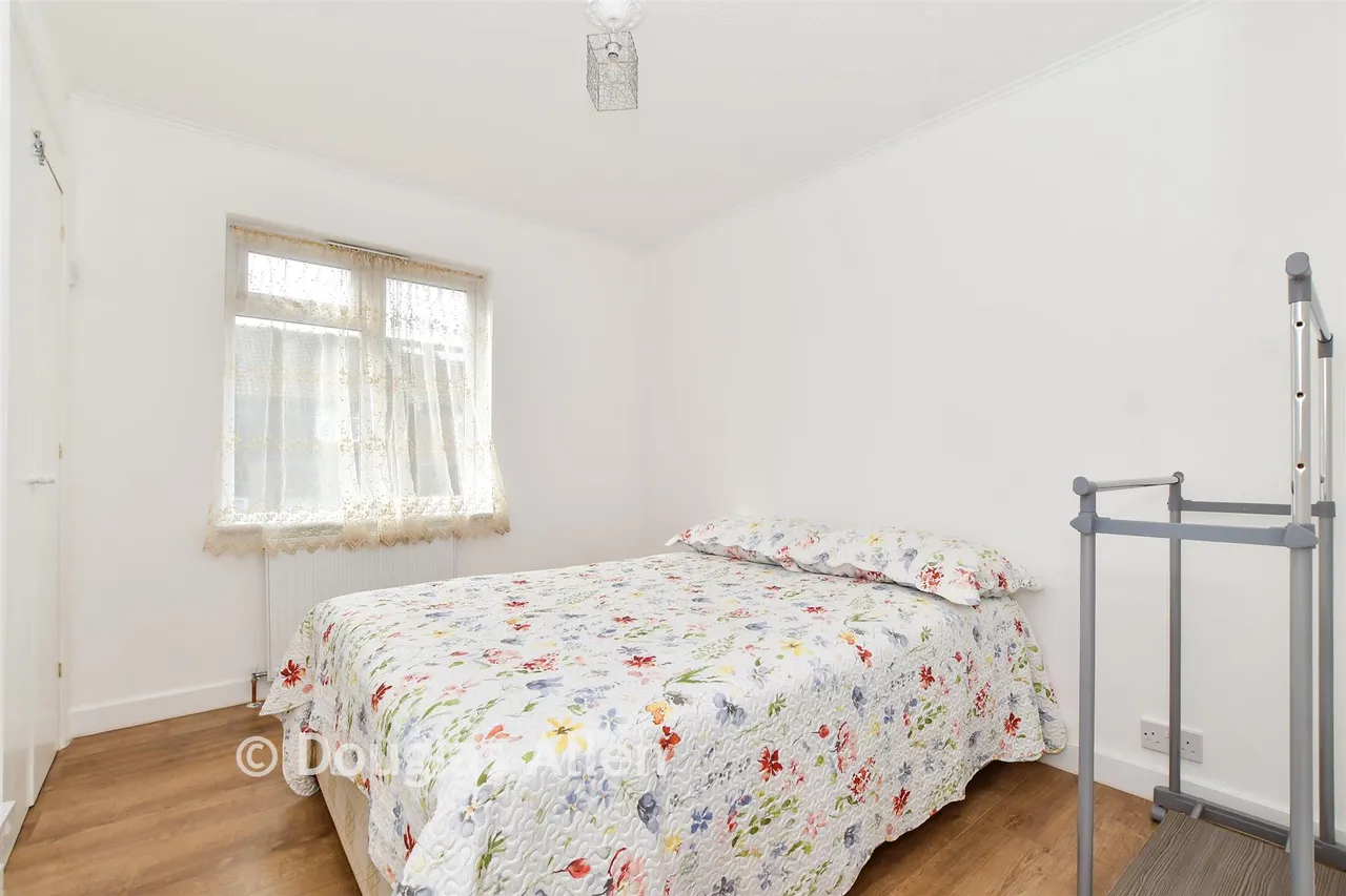 Hereward Green, Loughton, IG10, photo 5