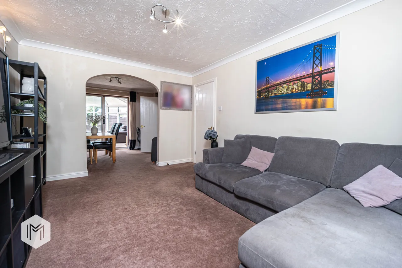 Bidston Close, Bury, BL8 2UN, photo 2