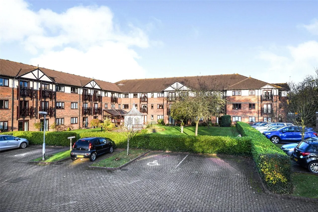 Ravenscourt, Sawyers Hall Lane, Brentwood, Essex, CM15, photo 9