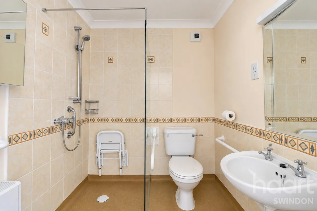 Kingsdown Road, Swindon, SN3, photo 12